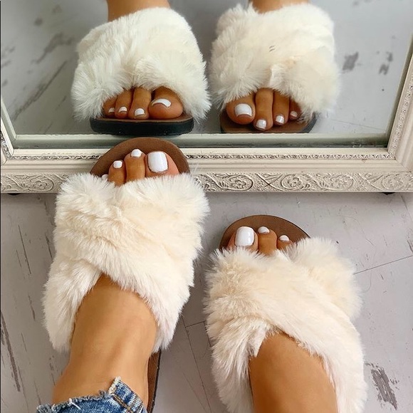 Teddy Bare fuzzy sandals - Picture 2 of 3